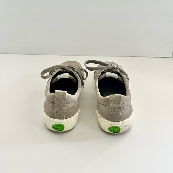 Cariuma OCA Low Brazilian Grey / Beige suede sneaker. Women’s size 8.5 - Picture 4 of 6